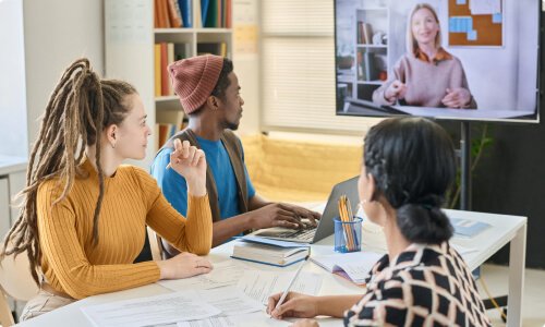 Docentes y alumnos en un entorno de aprendizaje colaborativo